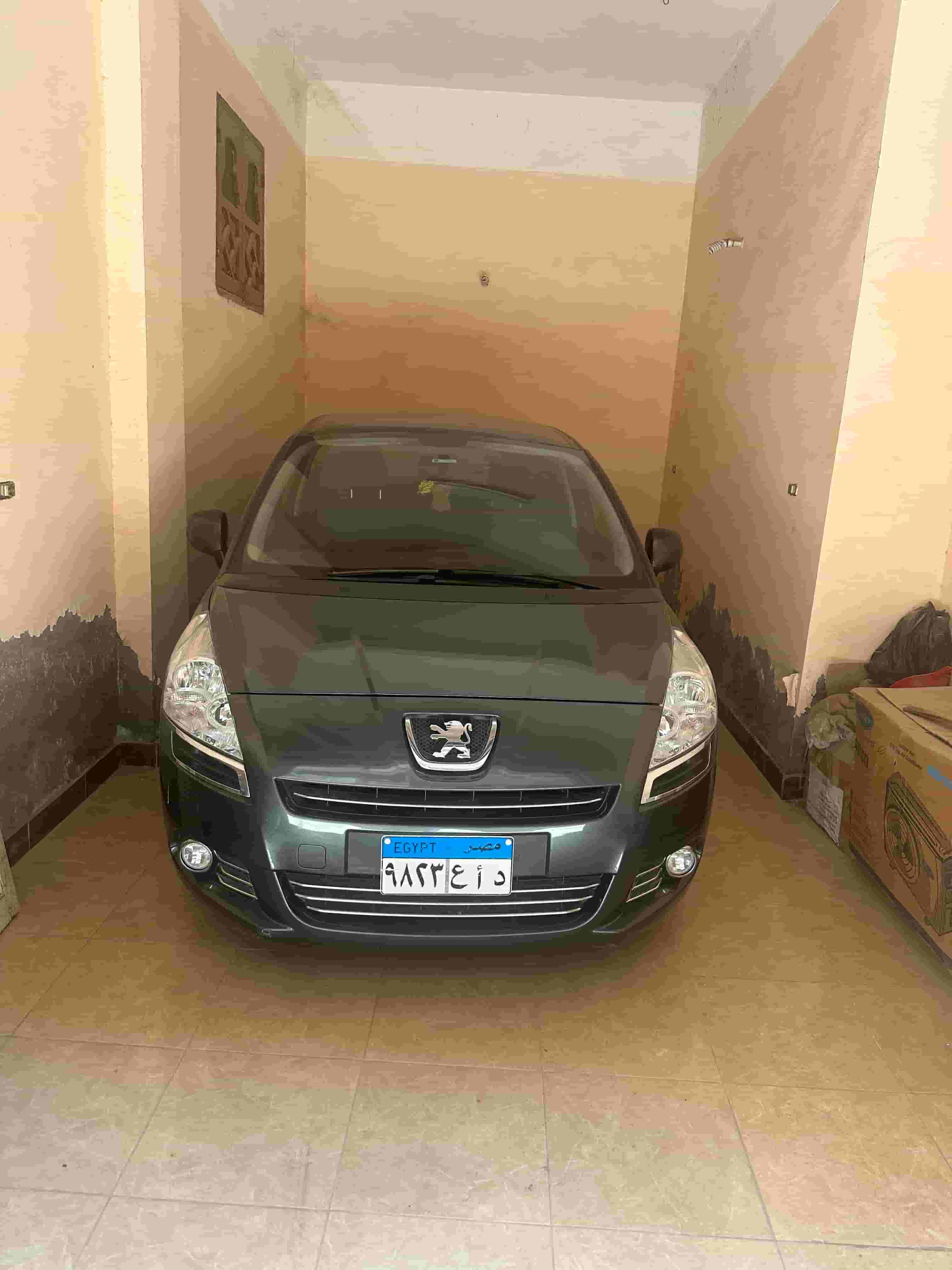 Peugeot 5008 model 2013