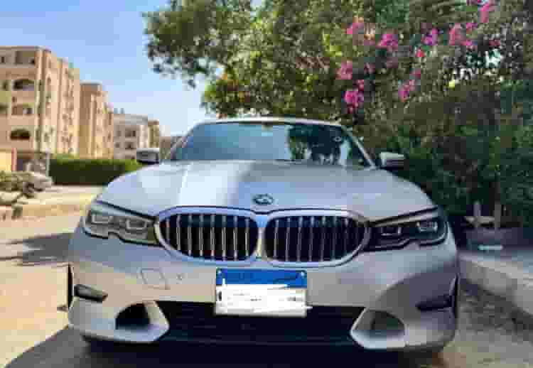 سيارة بي إم دبليو 320i 2021