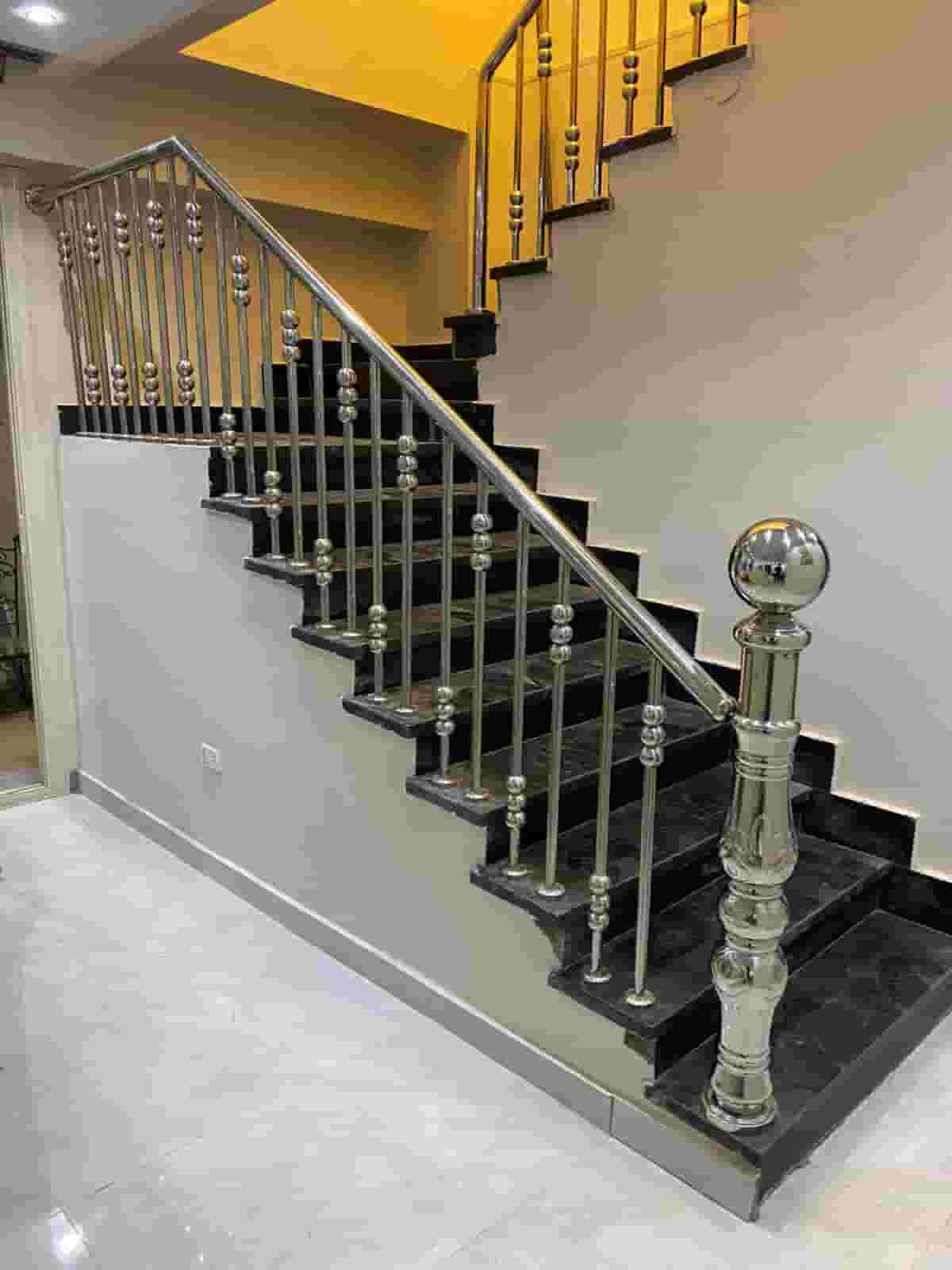 Stainless steel guardrail