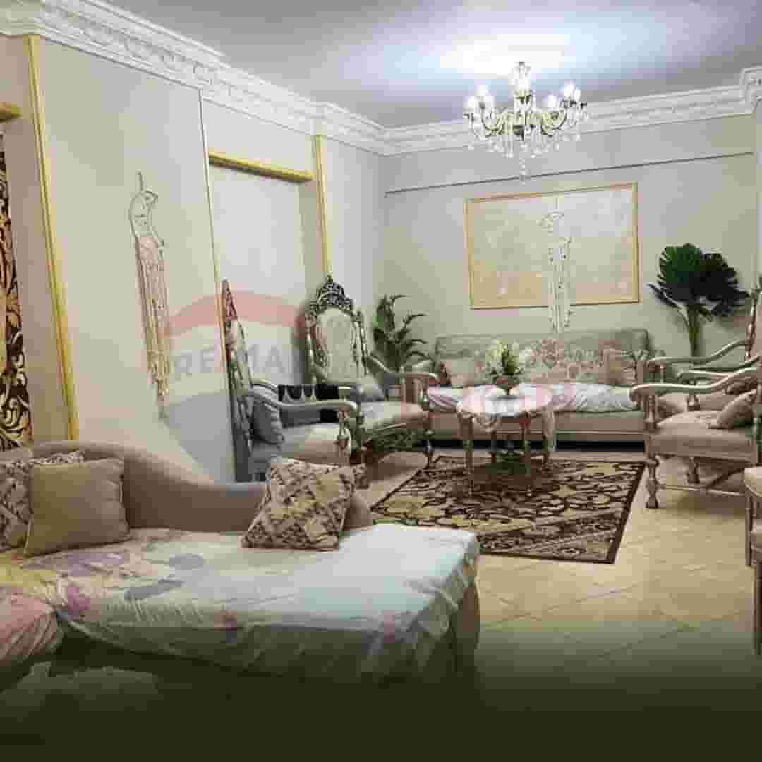 شقة للبيع 150 م – محرم بك – خطوات من قناة السويس