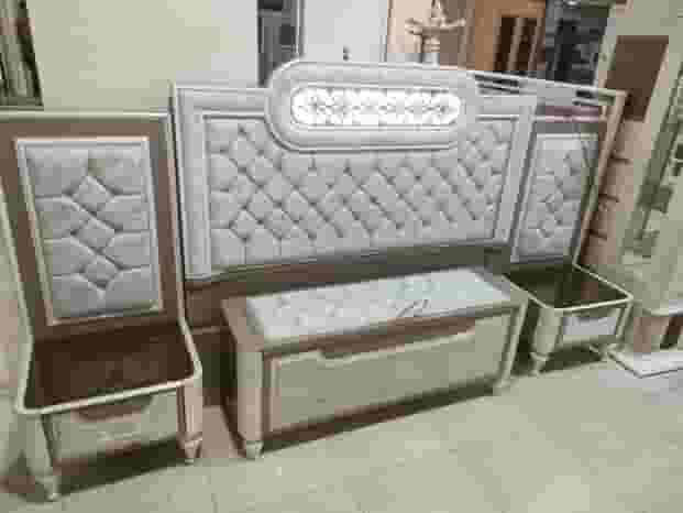 There is no groom's furniture in excellent condition There is no groom's furniture in excellent condition