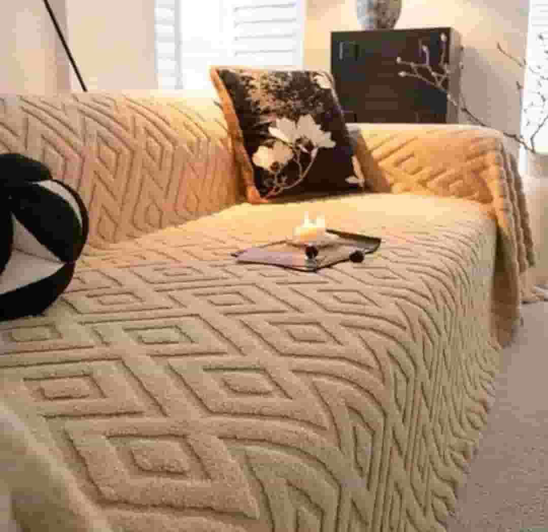 Cover the sofa and cover the bed  Cover the sofa and cover the bed